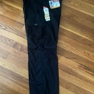 Wrangler Black Cargo Pants with Rugged Style